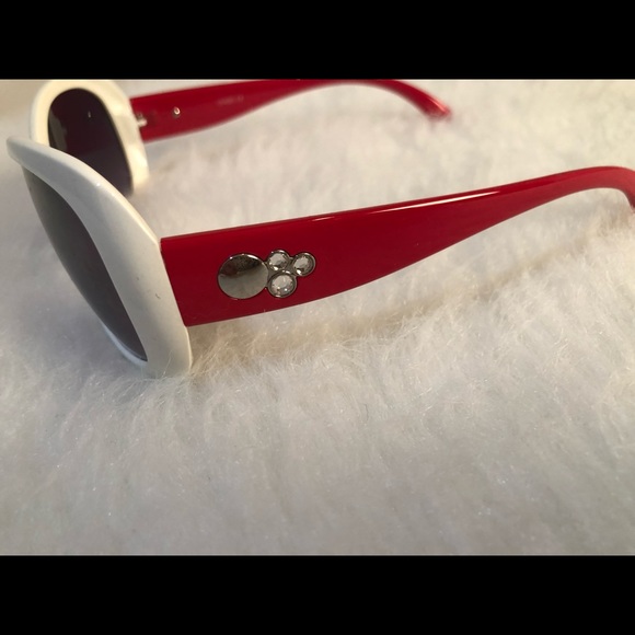 Stylish great looking white and red sunglasses with diamond and chrome accents - Picture 7 of 11